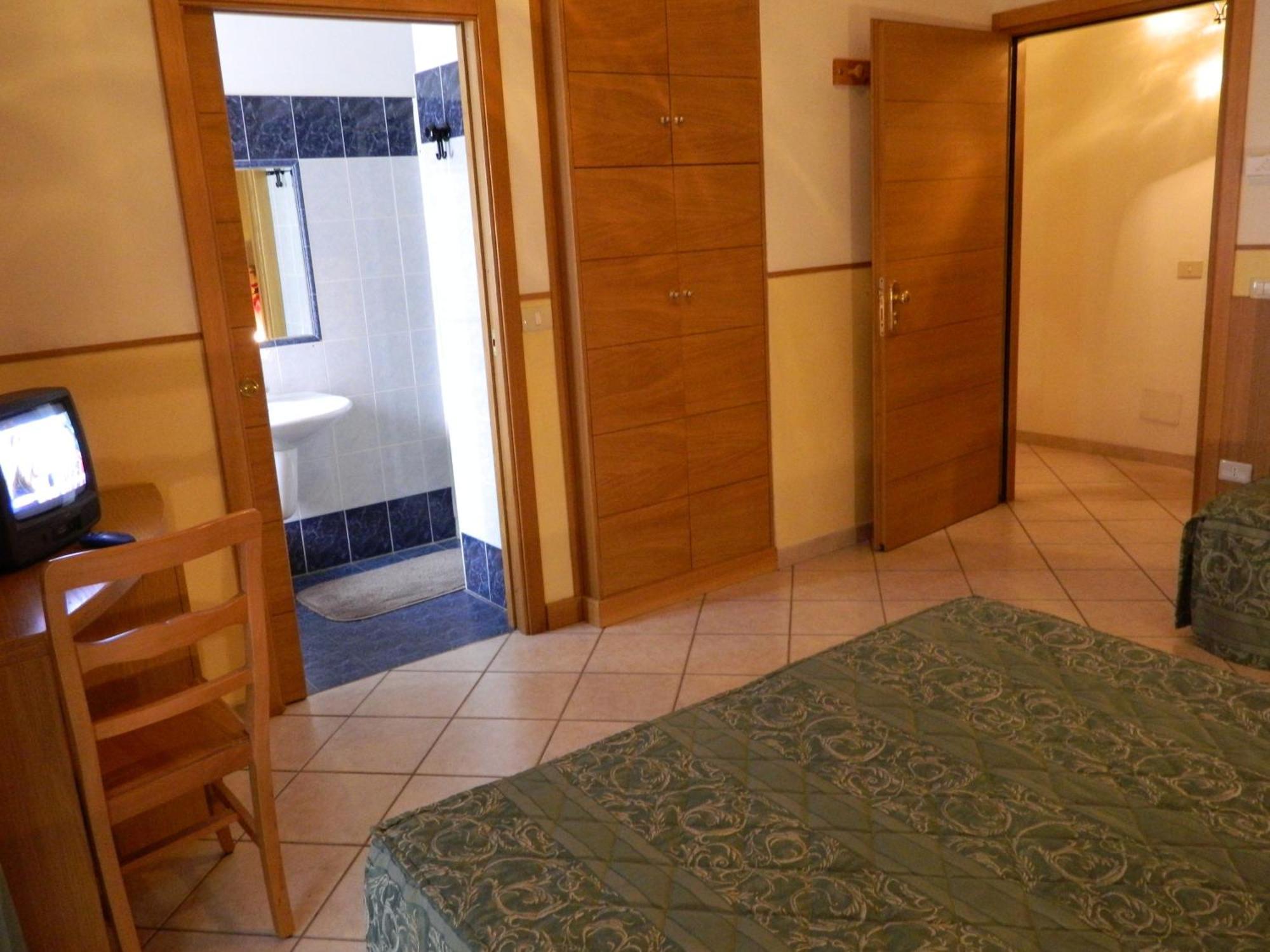 Hotel Vallefura ペスココスタンツォ エクステリア 写真